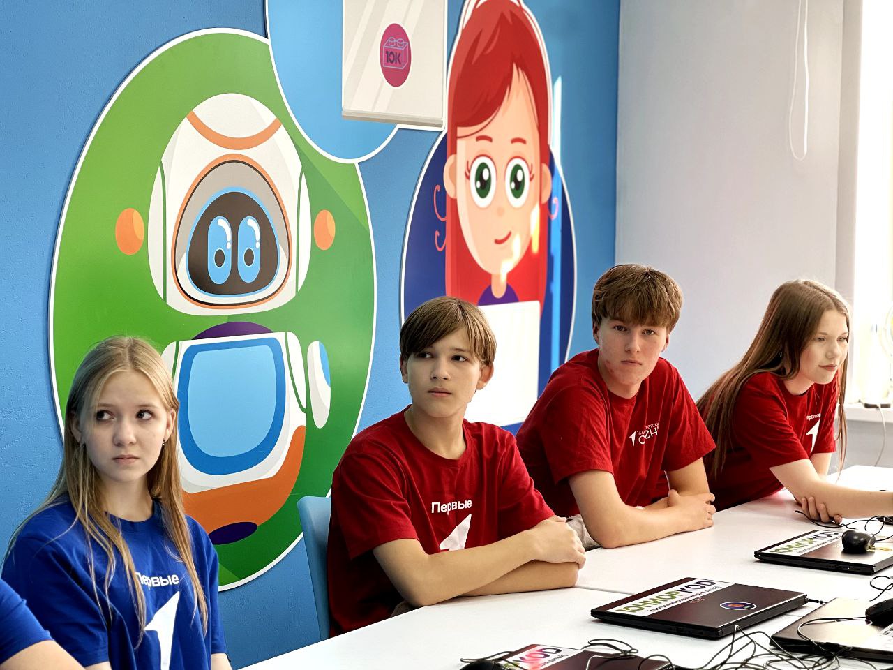 Кибербезопасность для молодого поколения: «ЮниорКод» учит основам цифровой грамотности